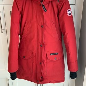 Authentic Canada Goose Trillium Parka
Size: XS
Colour: Redwood